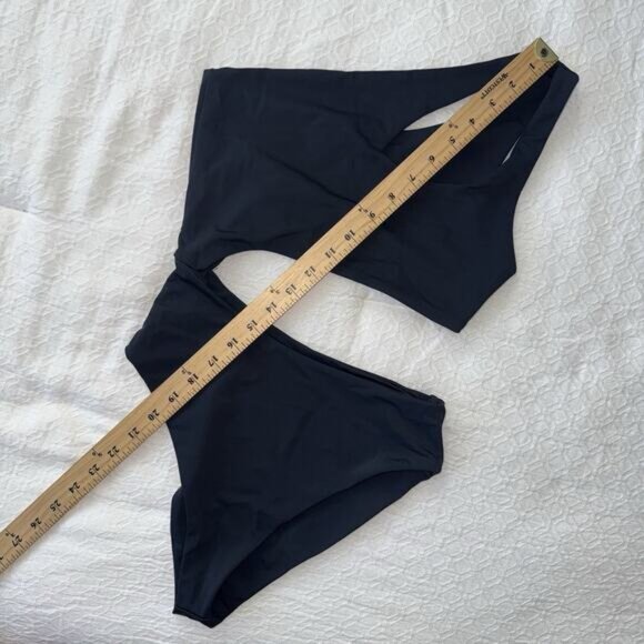 Lulu’s Black One Piece Bathing Suit Woman’s Sz S Cut Outs One Shoulder SW1094 - Picture 6 of 6